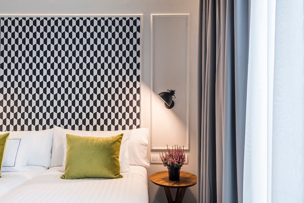 Hotel738