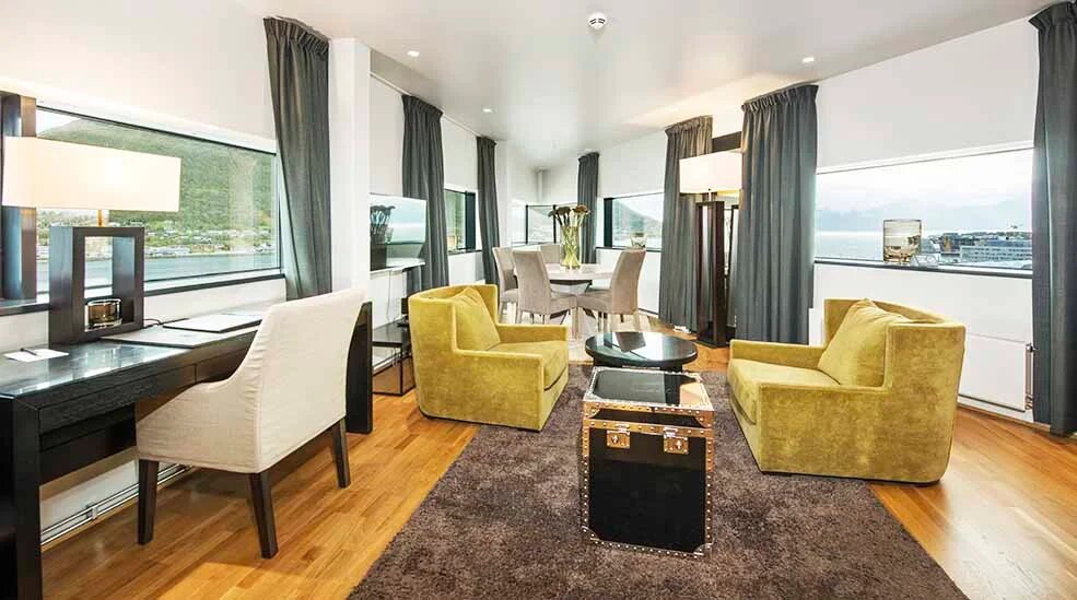 Hotel358