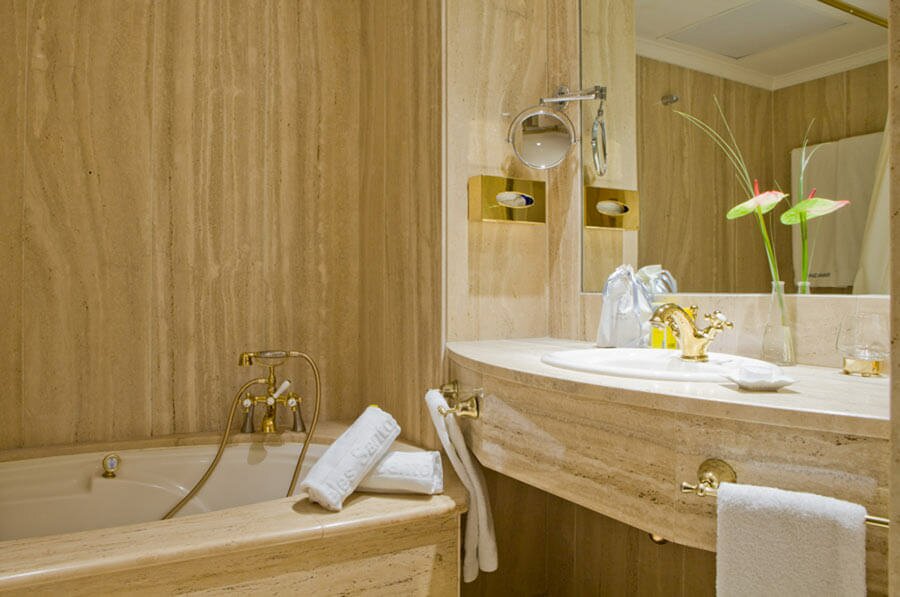 Hotel995