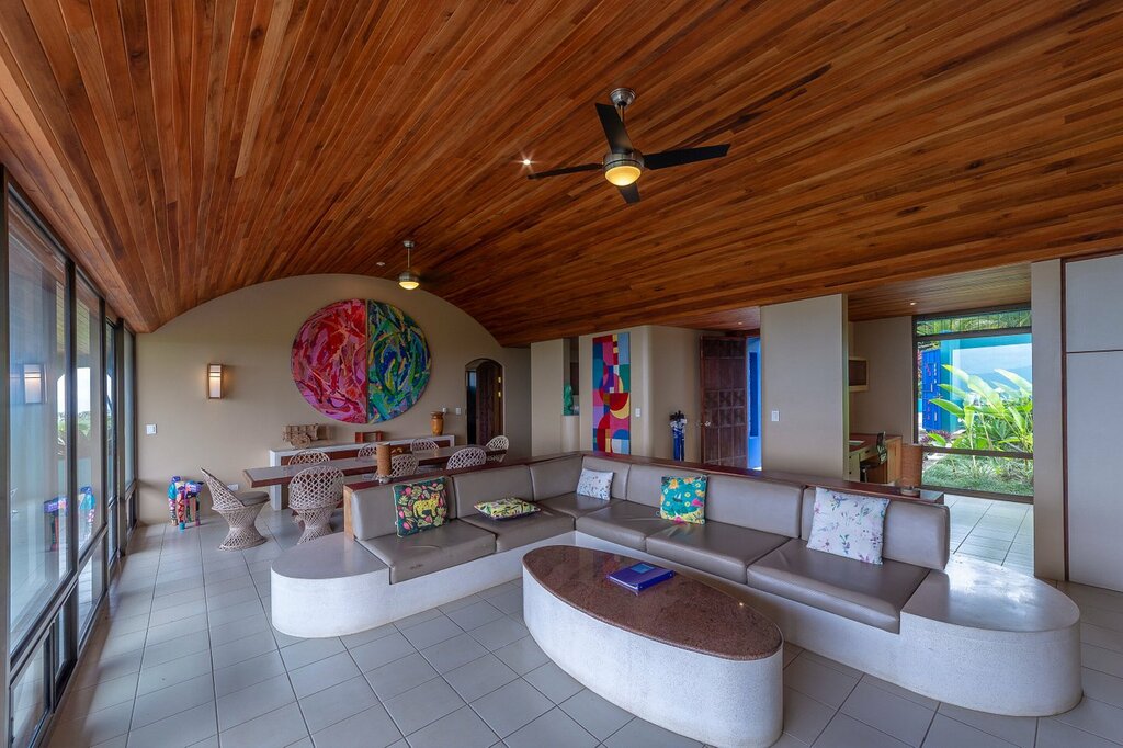 Hotel270