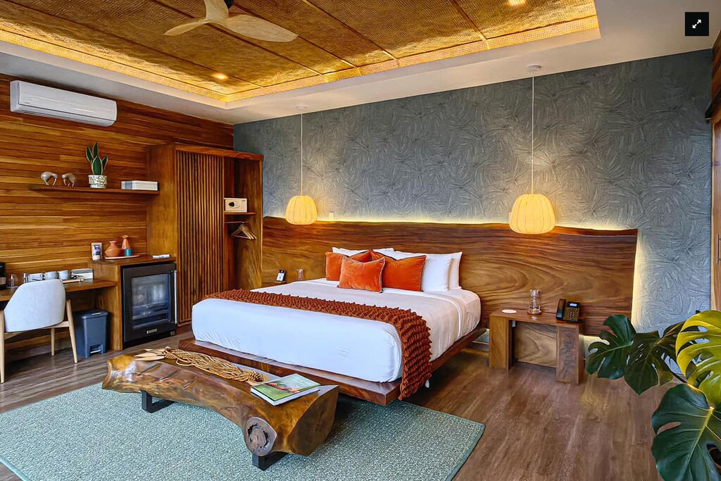 Hotel196