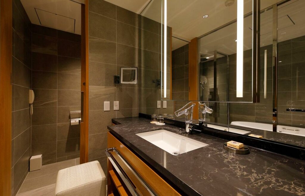 Hotel121