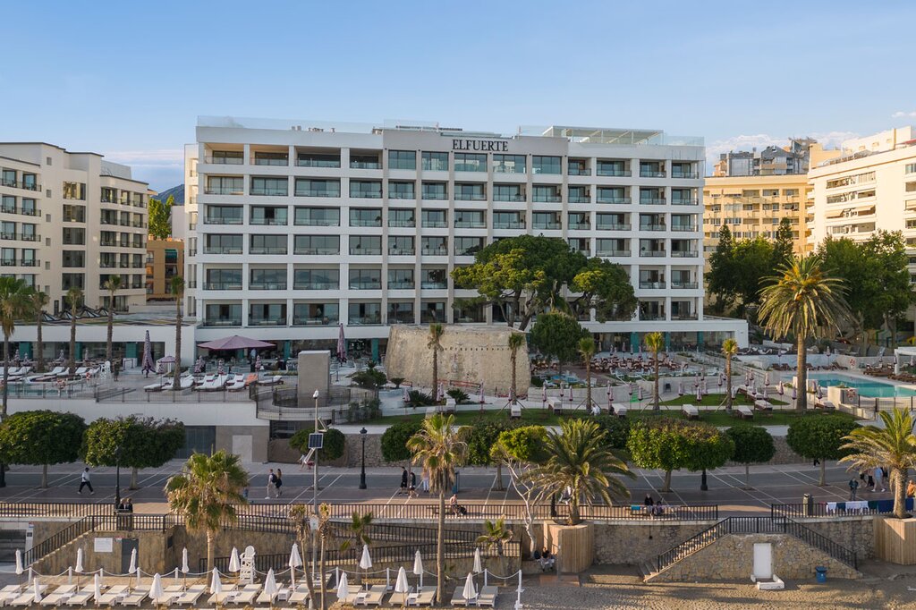 Hotel956