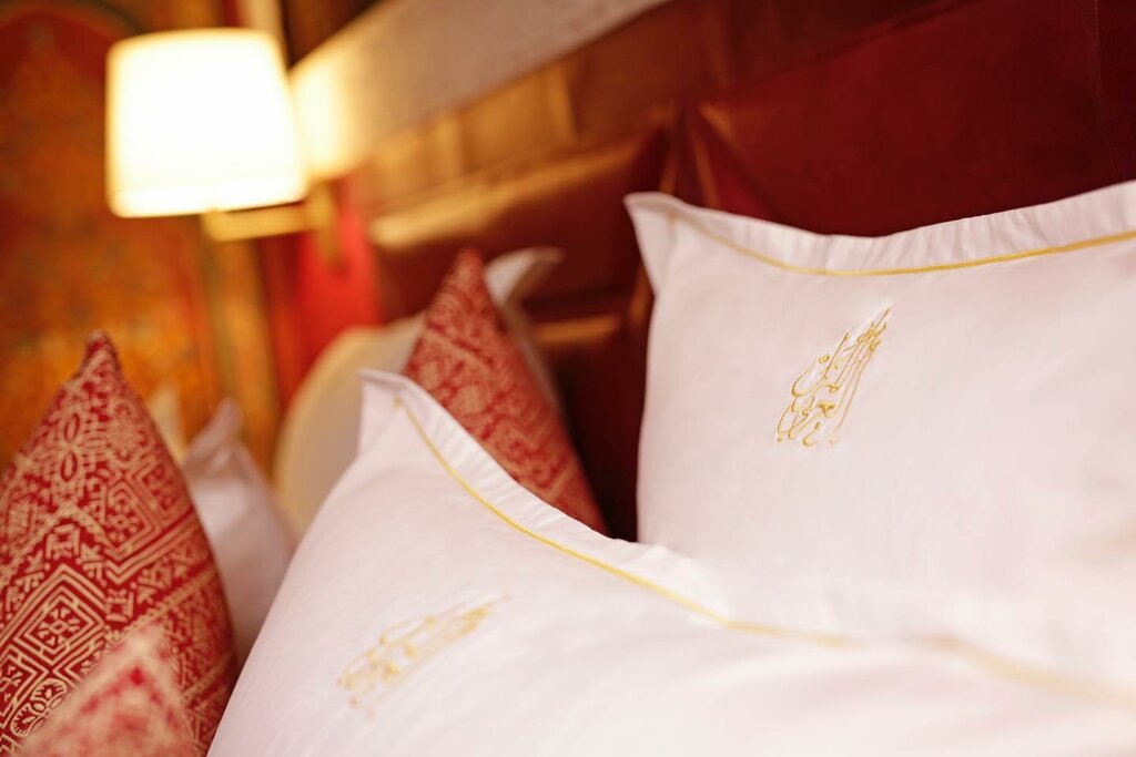 Hotel73