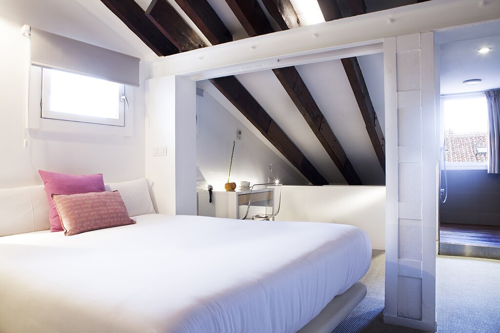 Hotel954