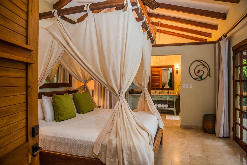 Hotel296