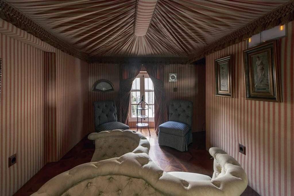 Hotel683