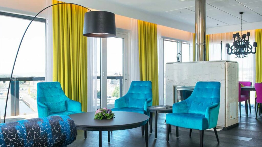 Hotel353