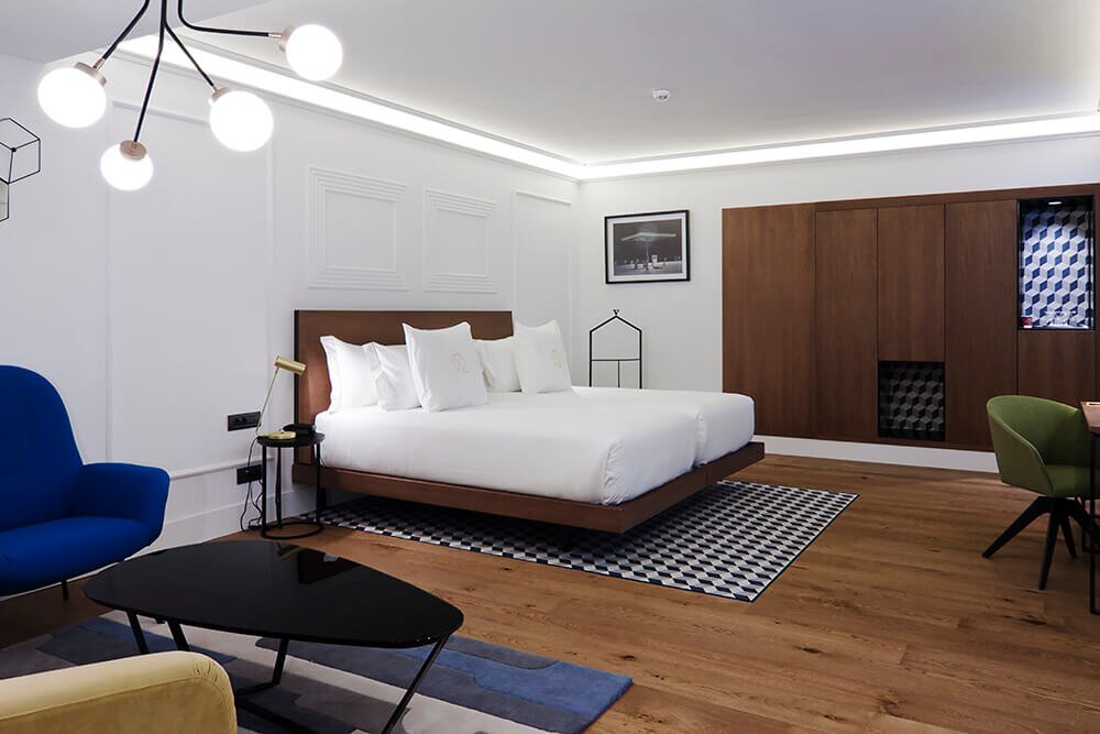 Hotel704