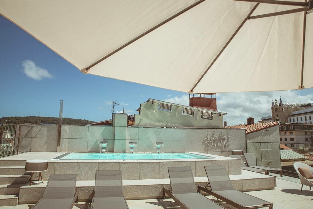 Hotel896