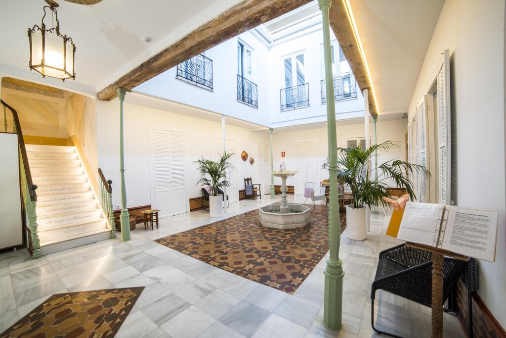 Hotel694