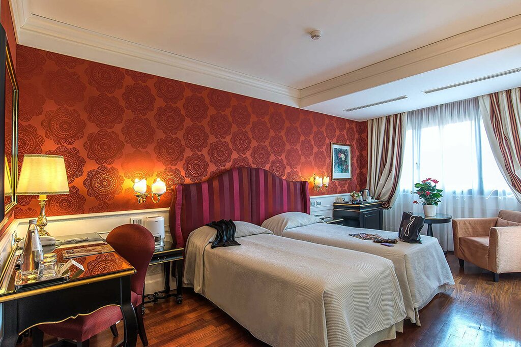 Hotel32