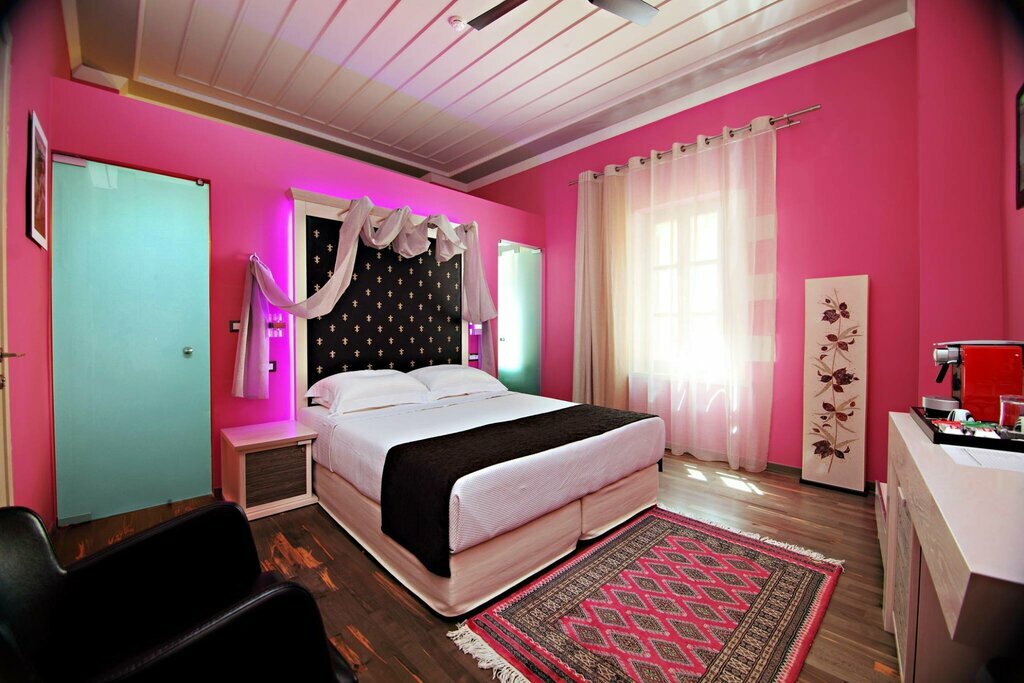 Hotel599