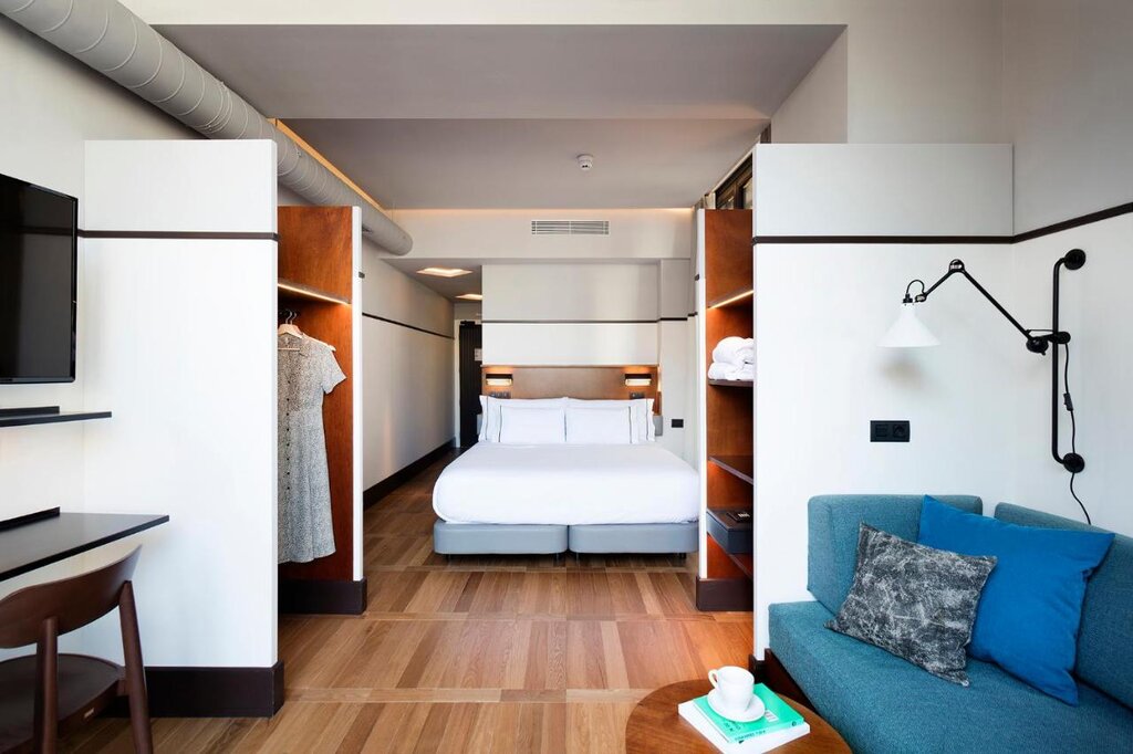 Hotel743