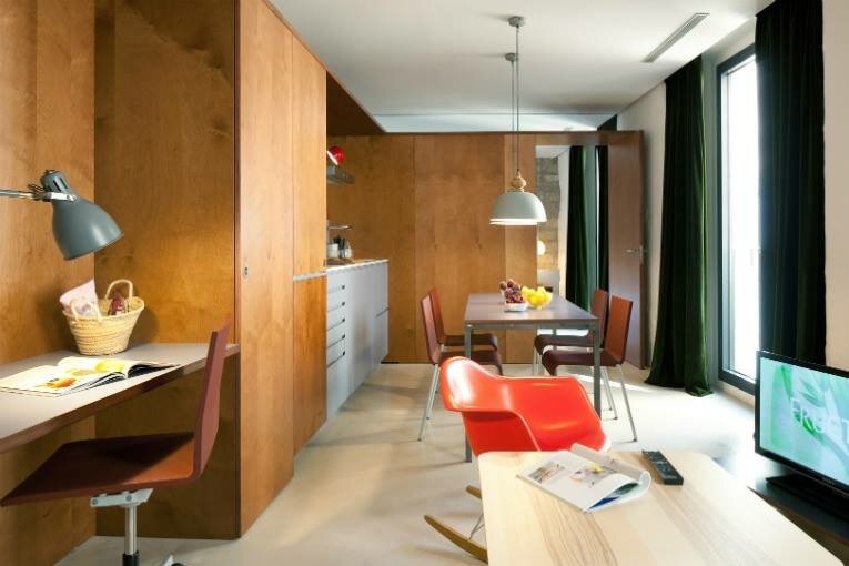 Hotel758