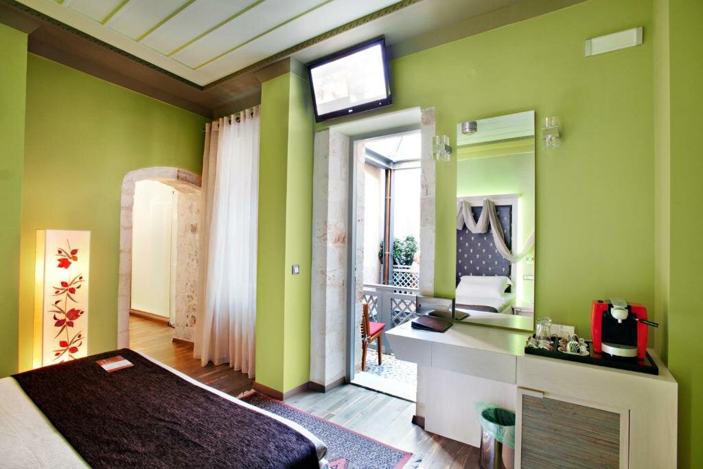 Hotel599
