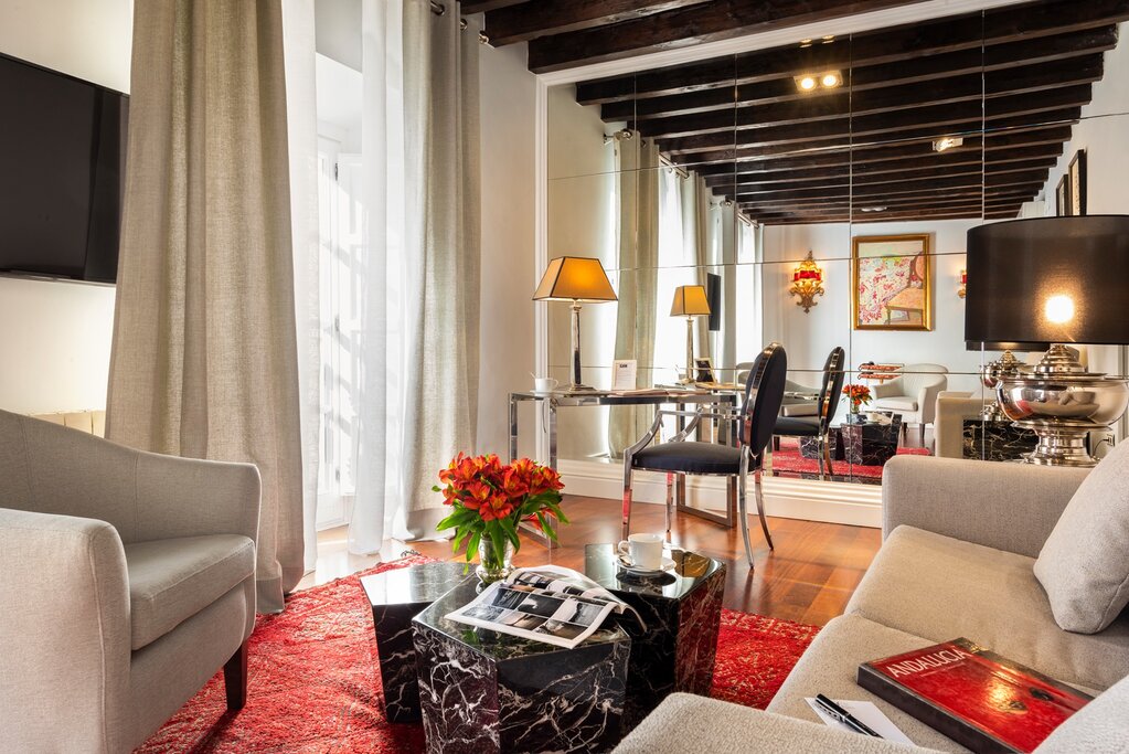 Hotel675