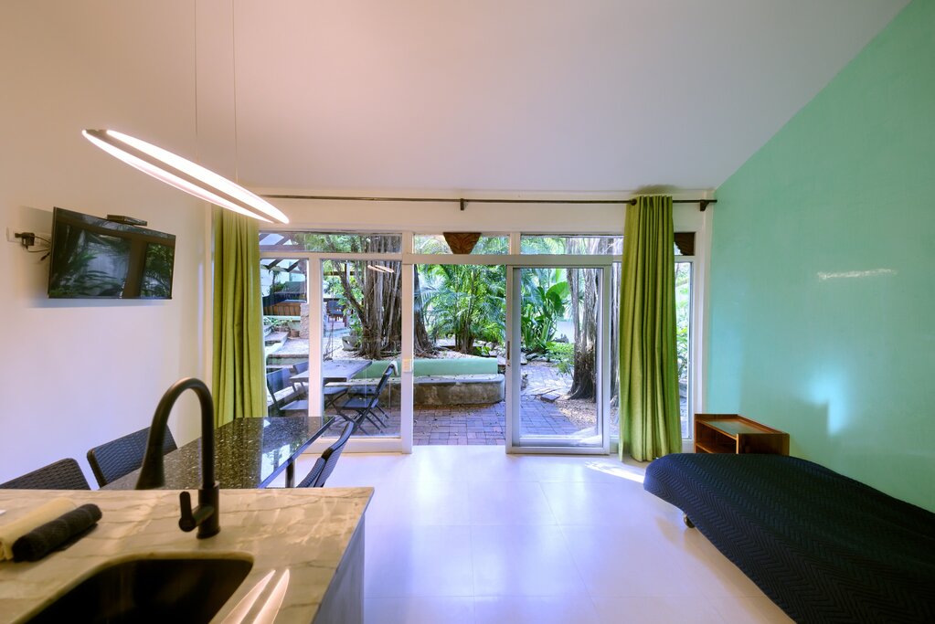 Hotel328