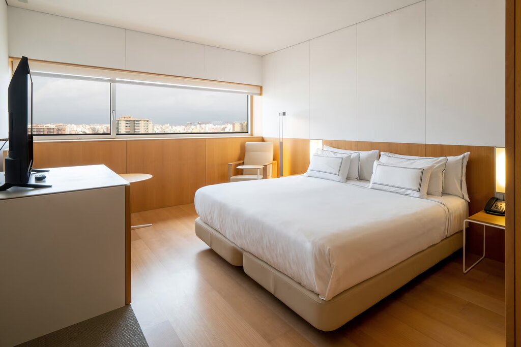 Hotel676