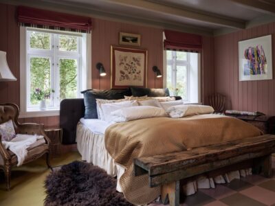 Hotel352
