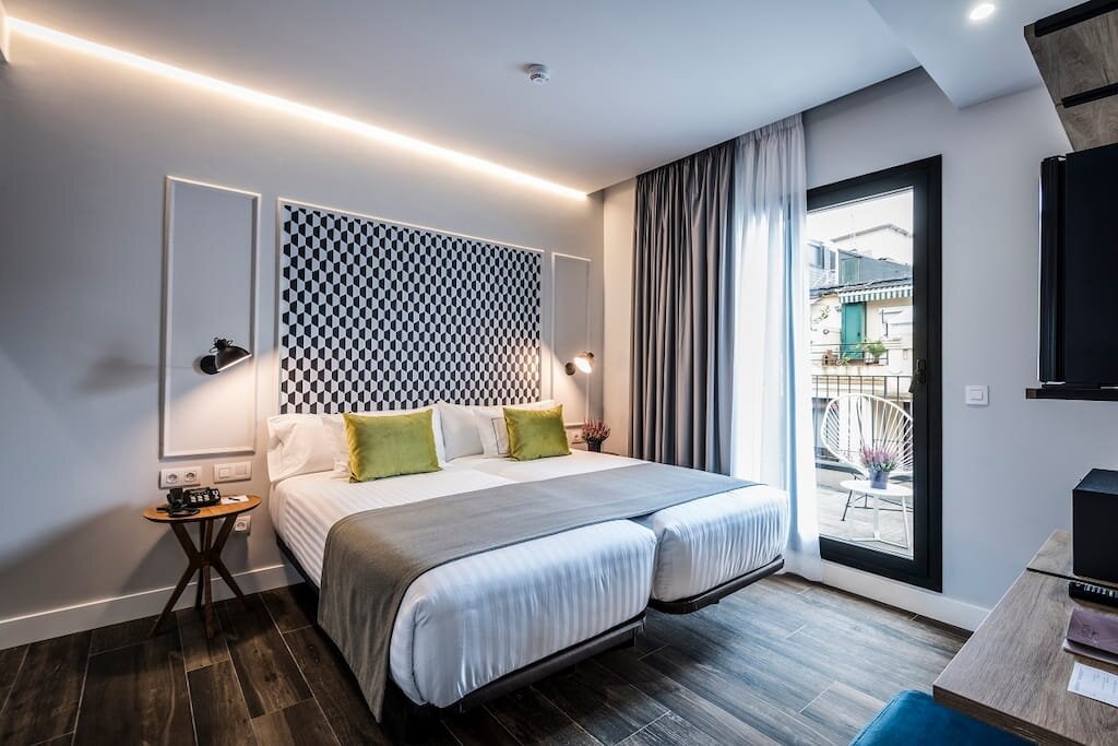 Hotel738
