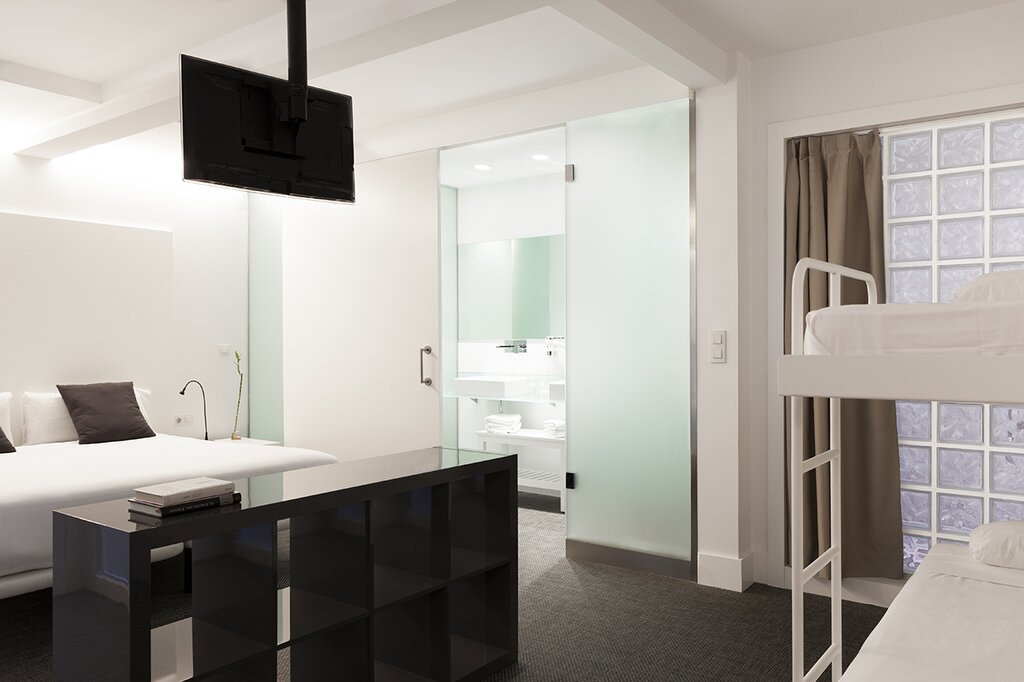 Hotel954