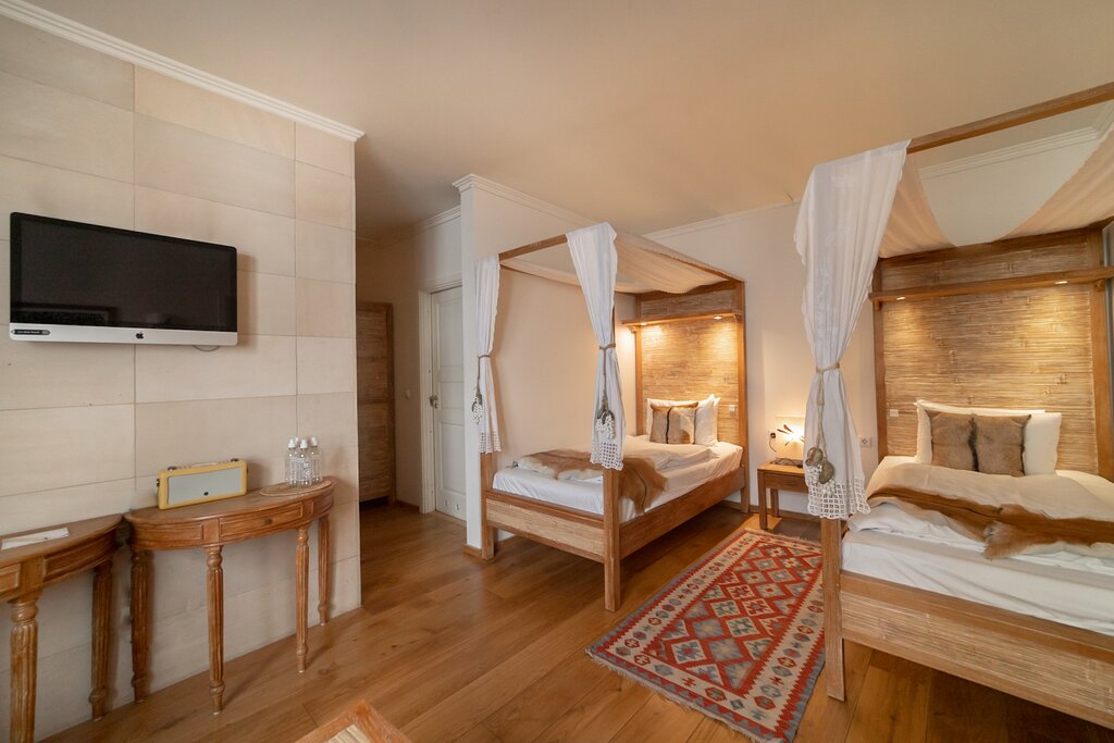 Hotel383