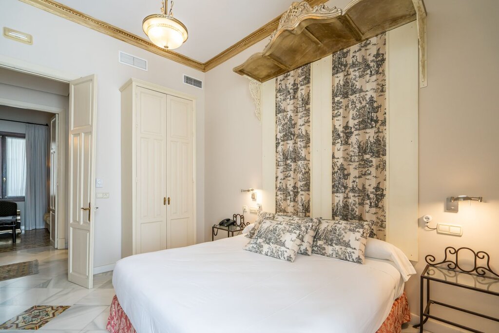 Hotel811