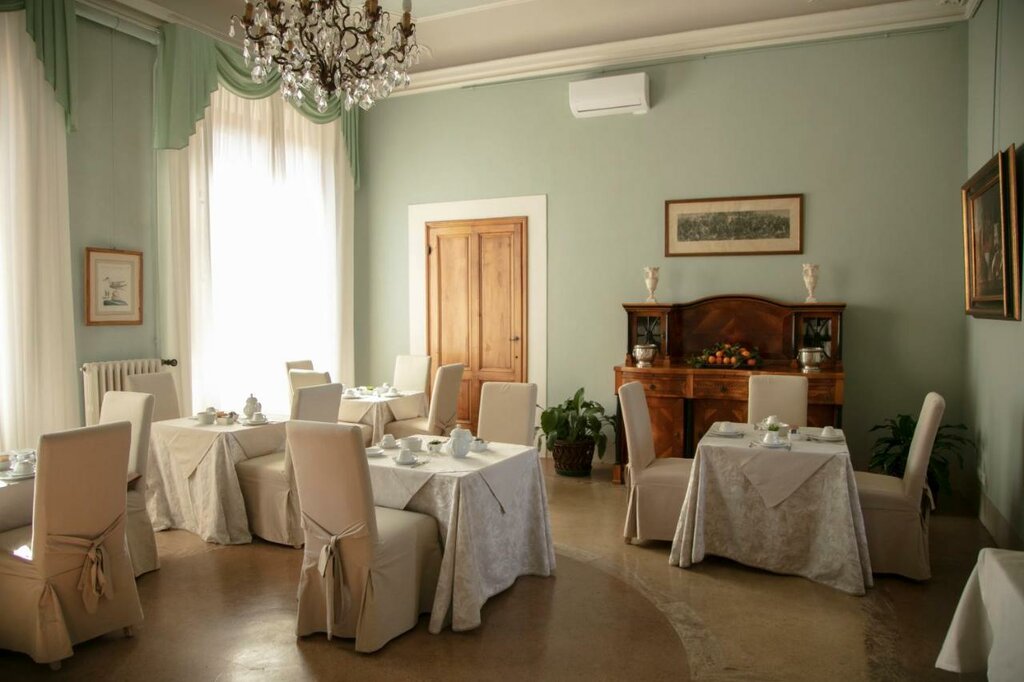 Hotel30
