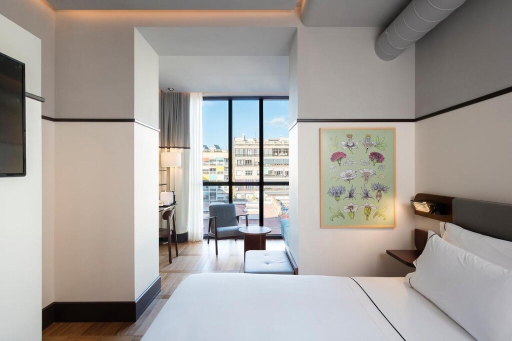 Hotel743
