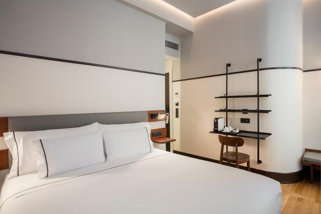 Hotel743