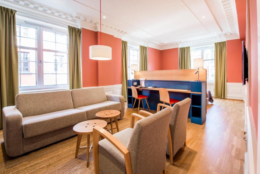 Hotel372