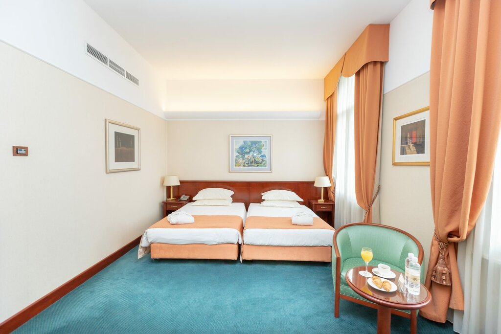 Hotel1372