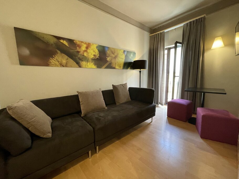 Hotel827