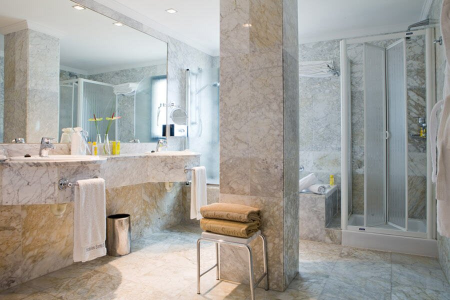Hotel995