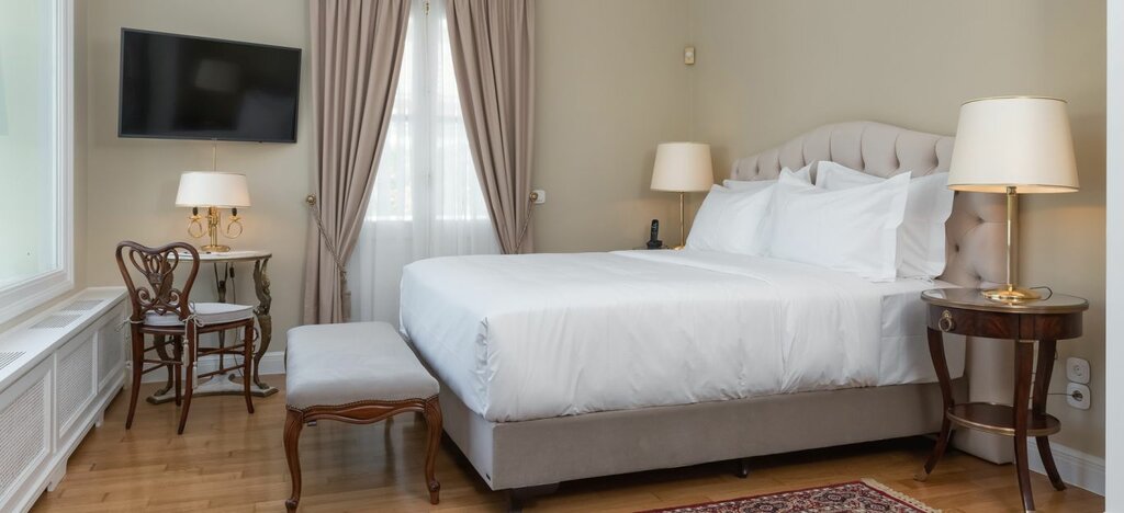 Hotel498