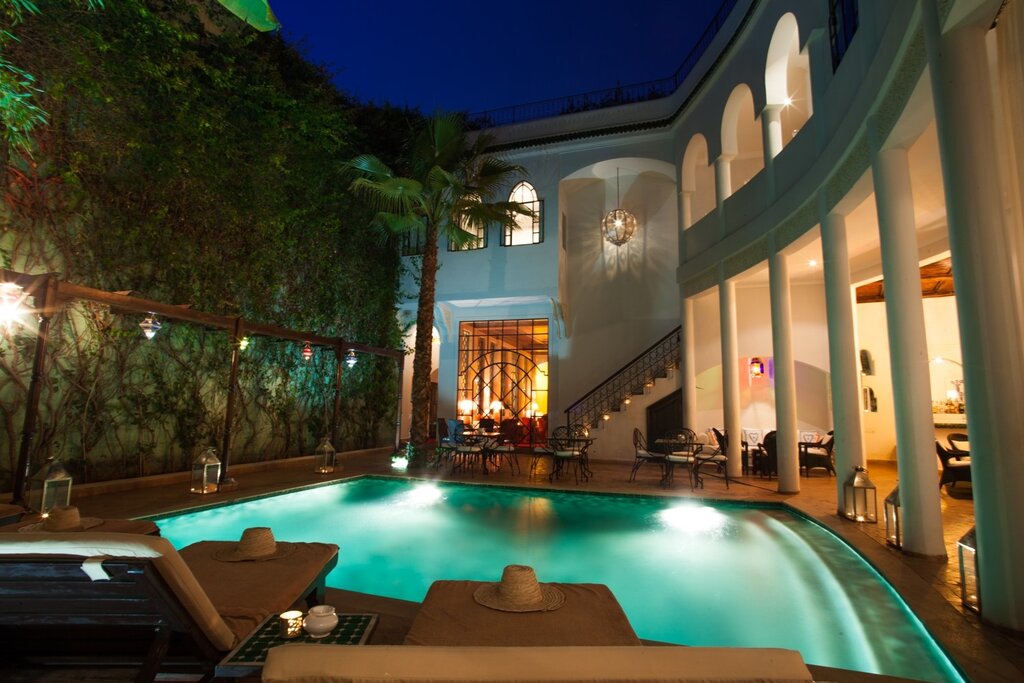 Hotel82