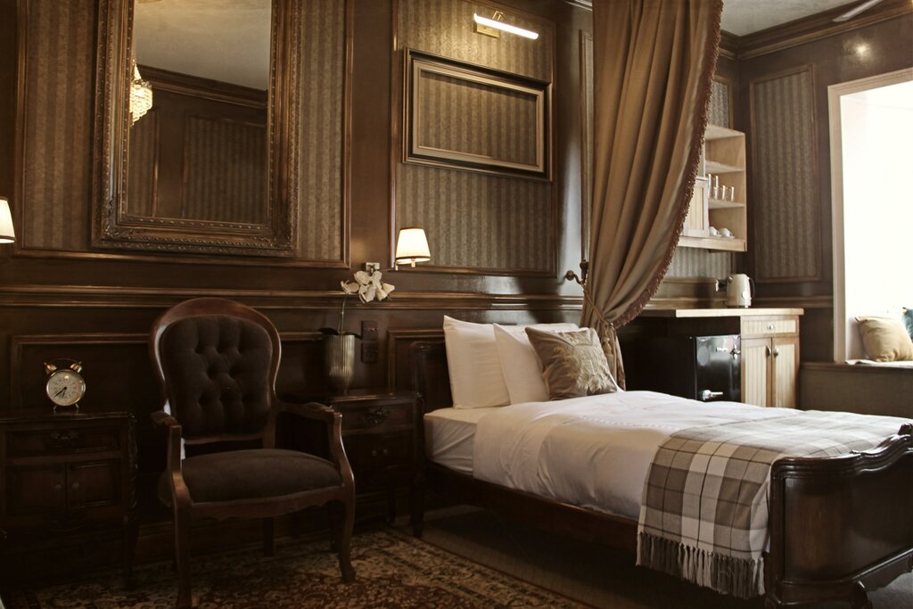 Hotel1483