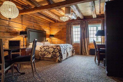 Hotel379