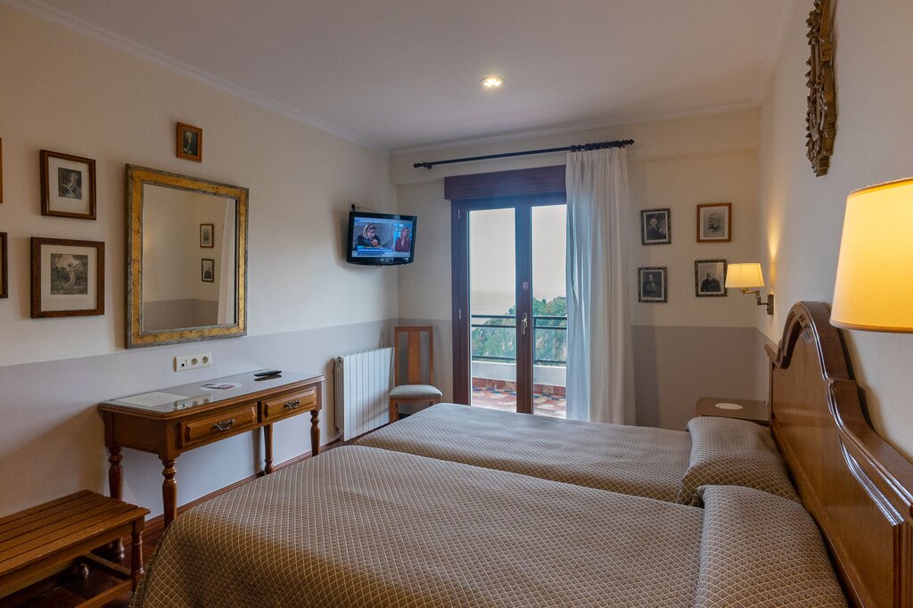 Hotel898