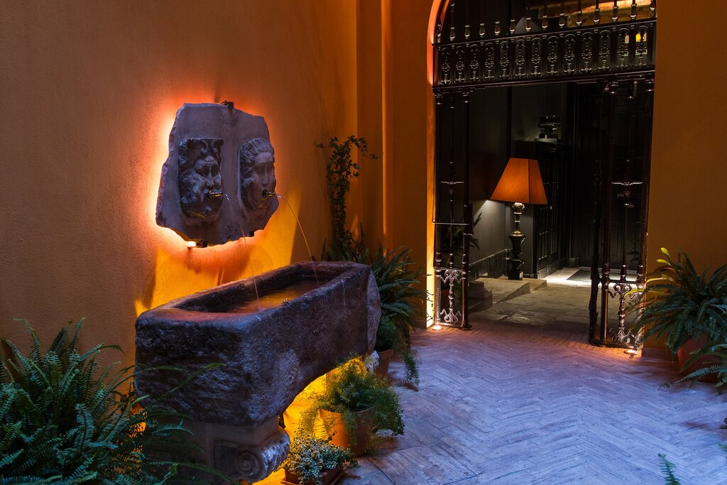 Hotel675