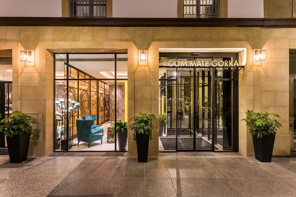 Hotel748