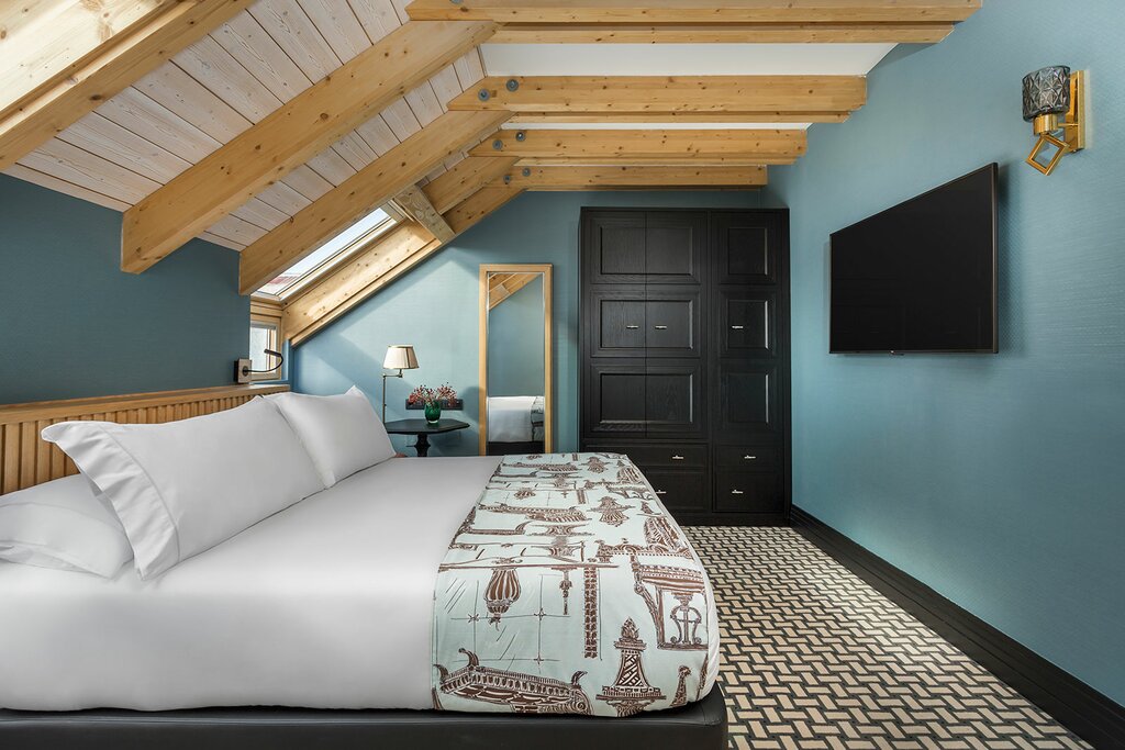 Hotel768