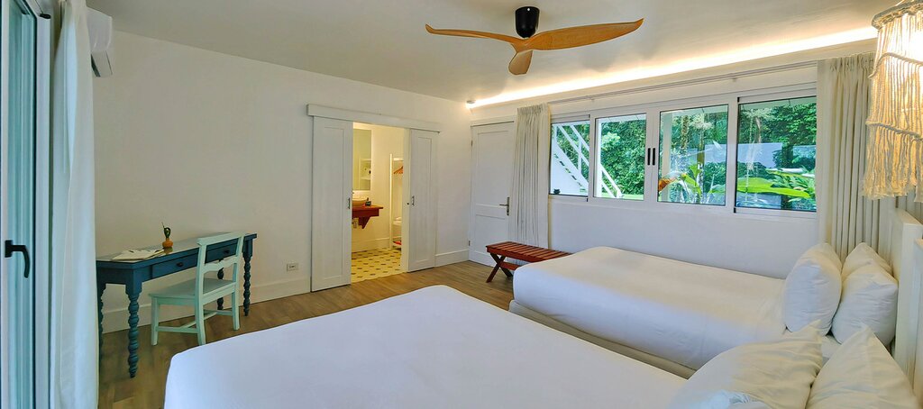 Hotel221