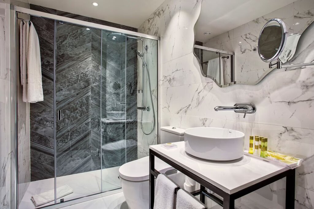 Hotel825