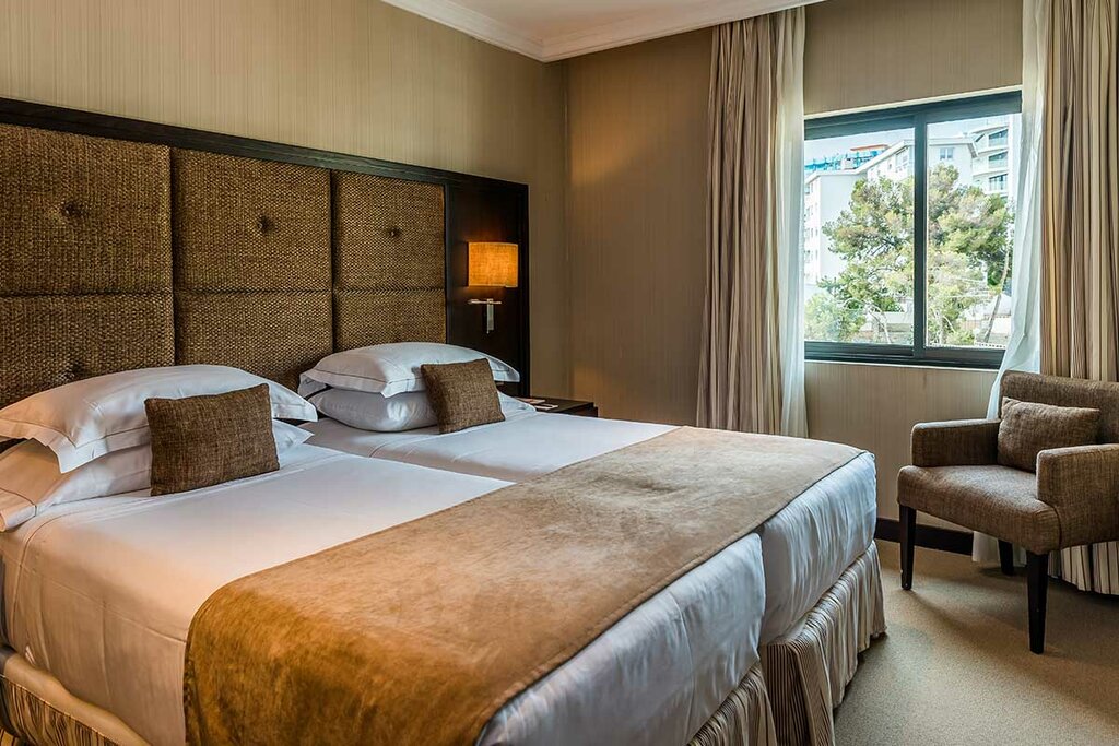 Hotel995