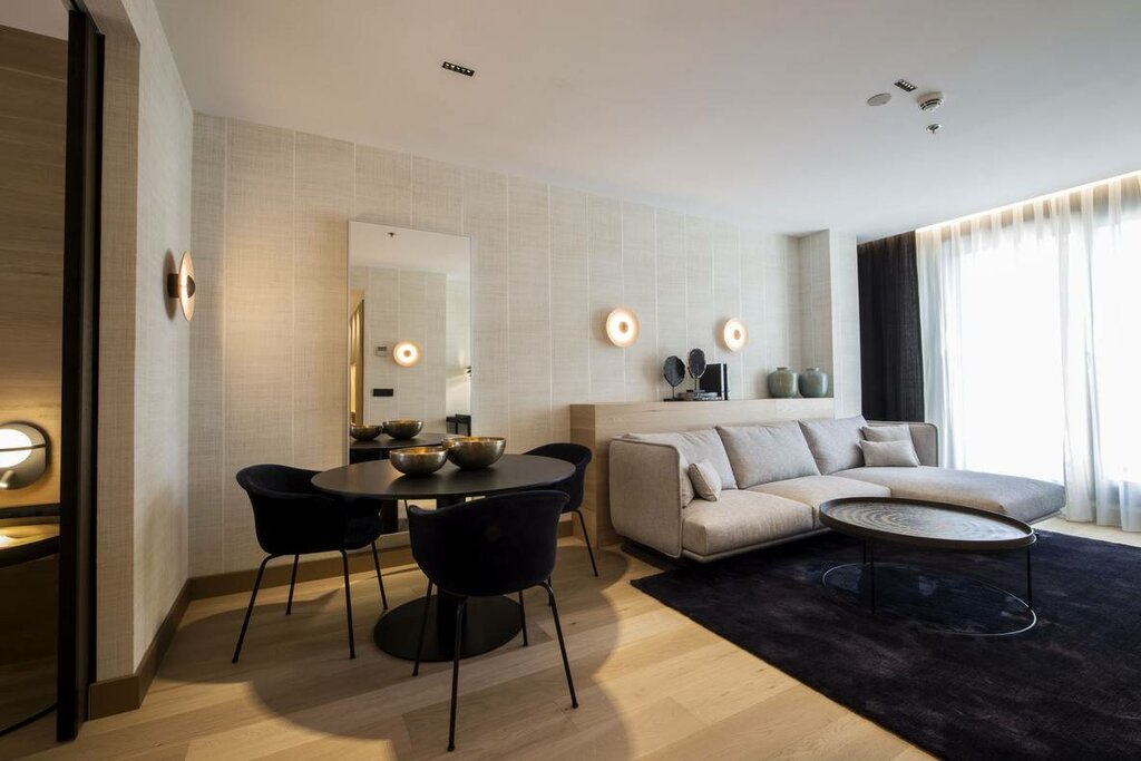 Hotel896