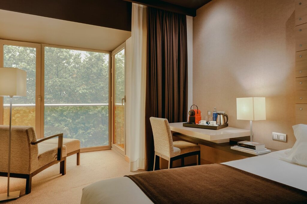 Hotel764