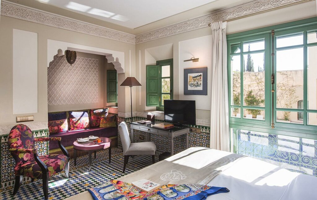 Hotel72