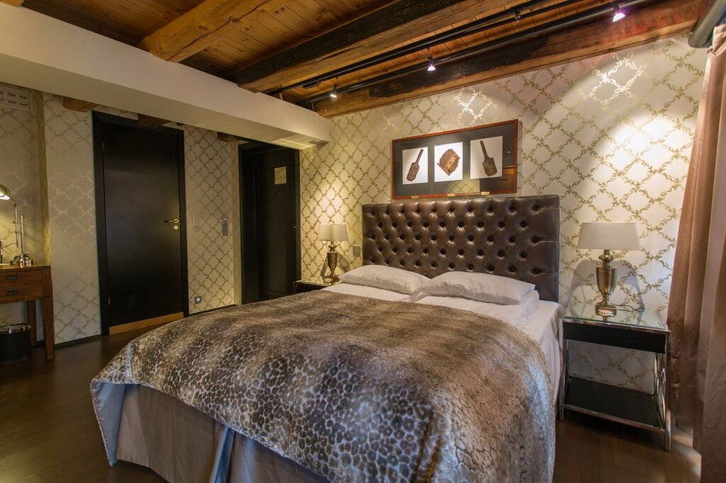 Hotel379